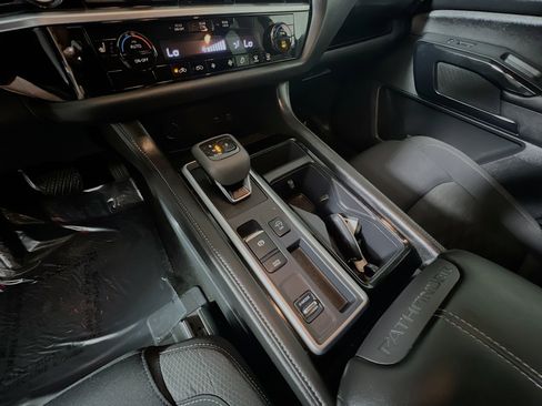 Used 2024 Nissan Pathfinder SV image 25