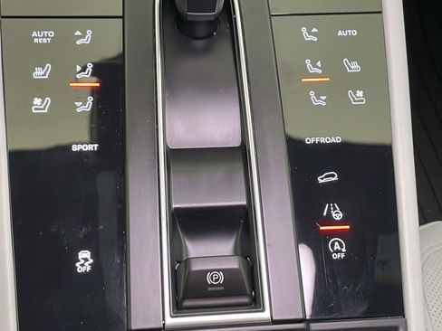 Used 2024 Porsche Macan image 33