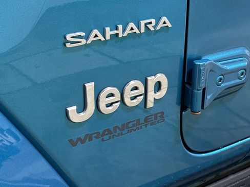 Used 2020 Jeep Wrangler Unlimited Sahara w/ Dual Top Group AWD/4WD image 25