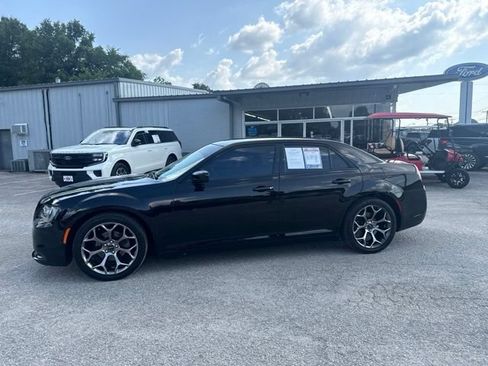 Used 2018 Chrysler 300 Touring w/ Sport Appearance Package RWD image 2