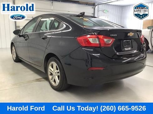 Used 2018 Chevrolet Cruze LT w/ LT Convenience Package FWD image 4