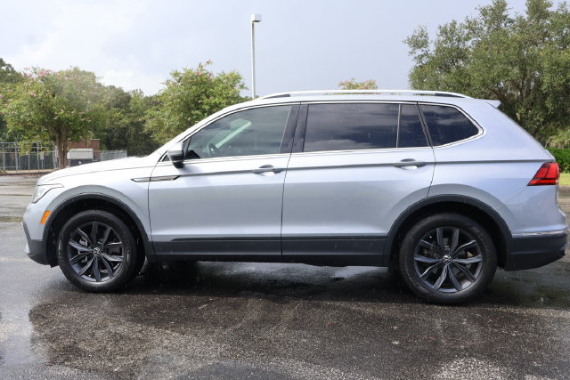Certified 2023 Volkswagen Tiguan SE w/ Panoramic Sunroof Package FWD image 5