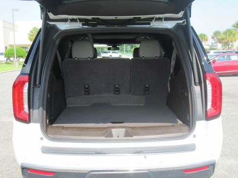 Used 2022 GMC Yukon XL SLT w/ SLT Premium Package AWD/4WD image 39