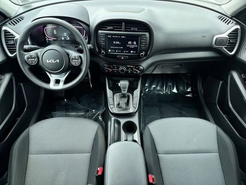 Used 2023 Kia Soul LX w/ LX Technology Package image 16