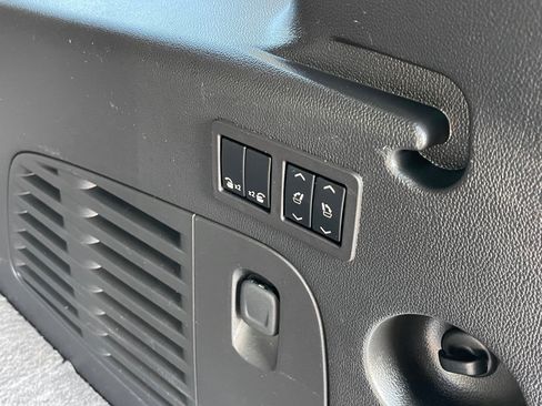 Used 2017 Cadillac Escalade ESV Premium Luxury image 25