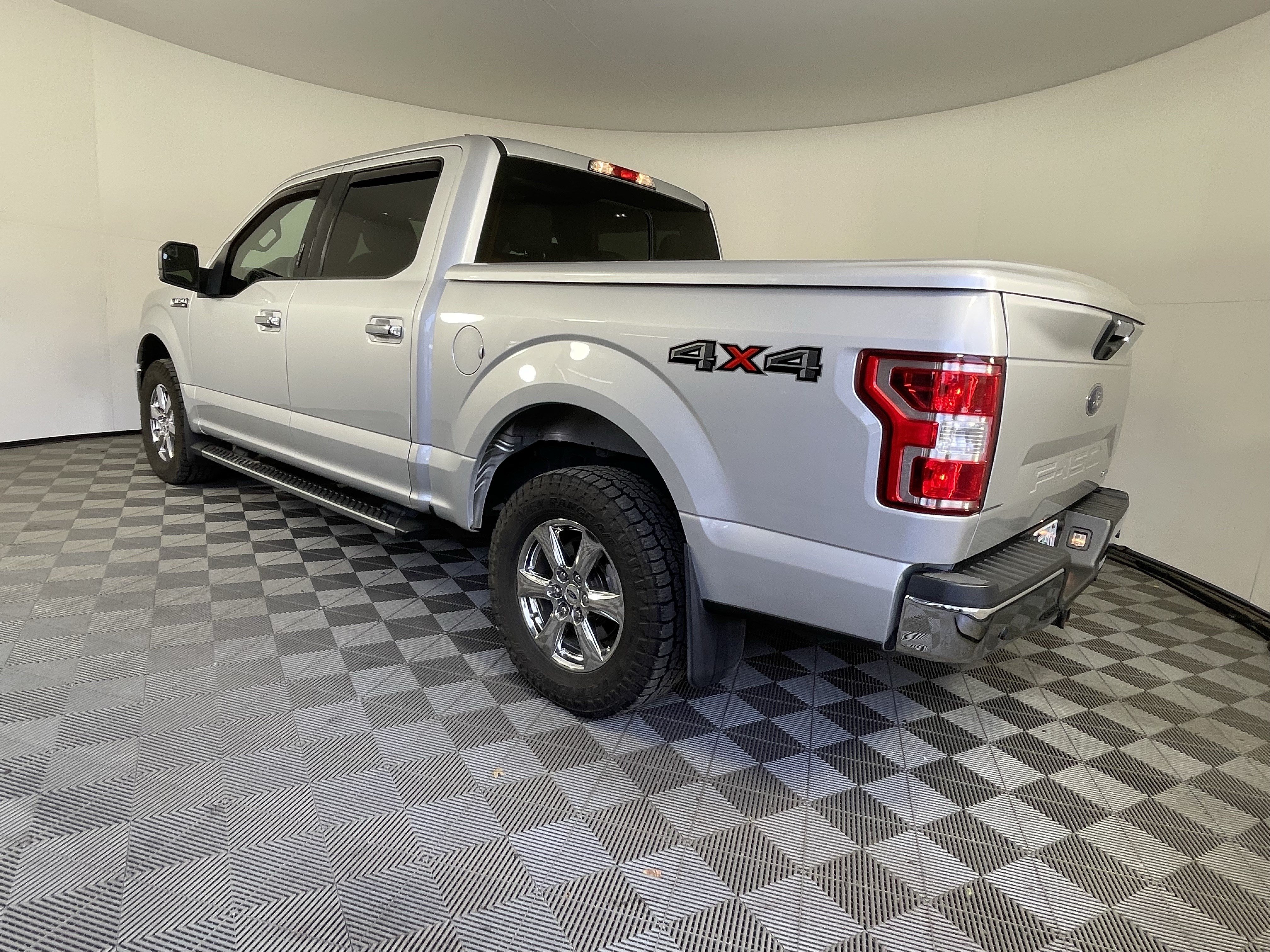 Used 2018 Ford F150 XLT w/ Equipment Group 302A Luxury AWD/4WD image 3