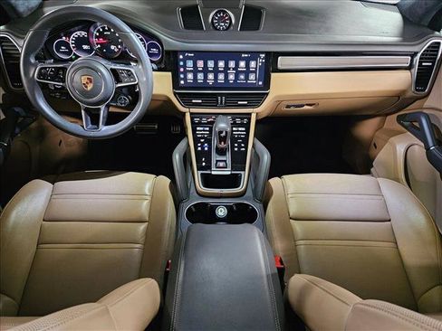 Used 2022 Porsche Cayenne GTS AWD/4WD image 18