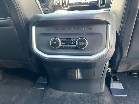 Used 2025 Ford Expedition Max Platinum AWD/4WD image 32
