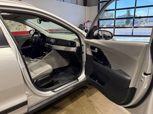 Used 2019 Kia Niro EX Premium w/ Sunroof Package FWD image 82