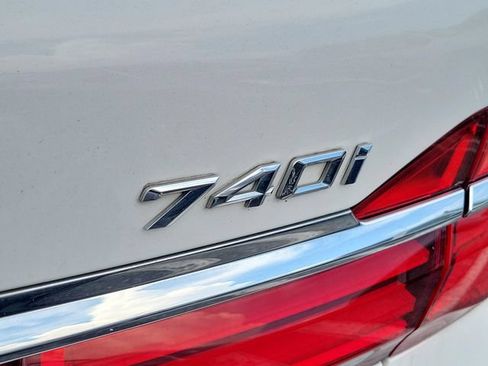 Used 2019 BMW 740i w/ Executive Package RWD image 5