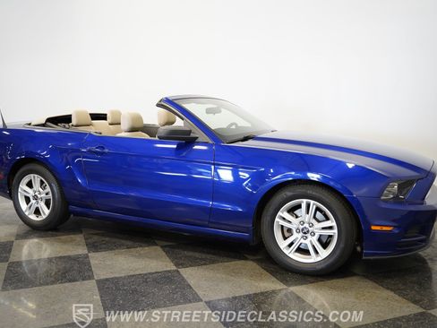 Used 2014 Ford Mustang Convertible RWD image 16