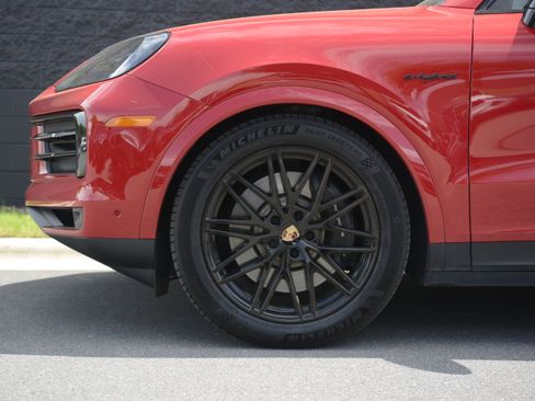 Certified 2025 Porsche Cayenne S AWD/4WD image 42