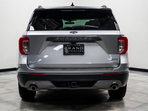 Used 2022 Ford Explorer XLT w/ Equipment Group 202A image 9