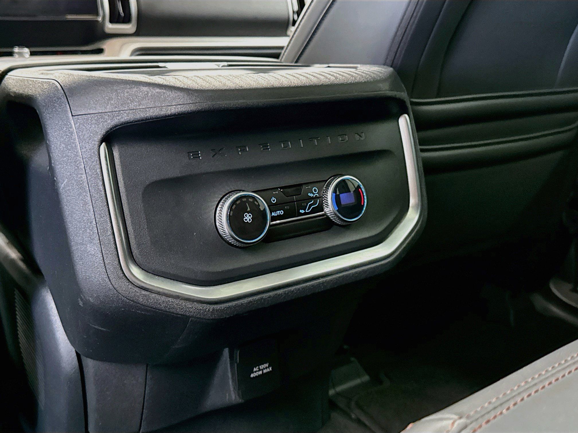 Used 2025 Ford Expedition Active AWD/4WD image 29