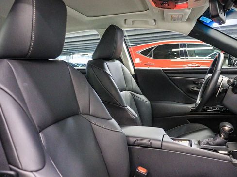 Used 2025 Lexus ES 350 w/ Premium Package FWD image 17