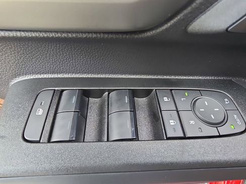 Used 2025 Toyota 4Runner Limited image 28