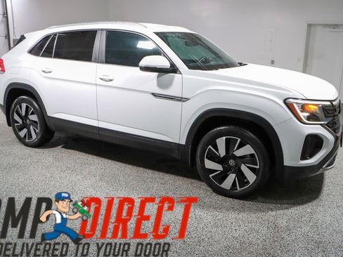 Used 2024 Volkswagen Atlas Cross Sport SE FWD image 6