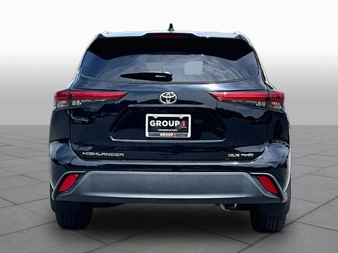 Used 2023 Toyota Highlander XLE AWD/4WD image 5