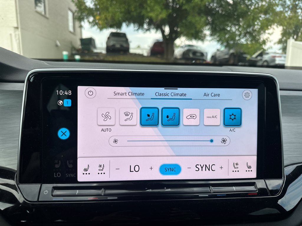 Used 2025 Volkswagen Atlas Cross Sport SE w/ Panoramic Sunroof Package FWD image 44