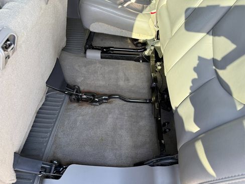 Used 2005 Chevrolet Silverado 2500 LT w/ Heavy-Duty Power Package image 46