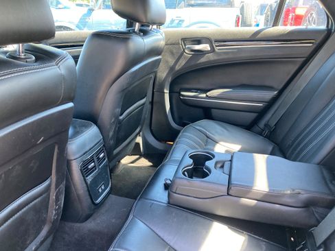 Used 2018 Chrysler 300 S image 10