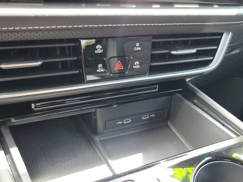 Used 2024 Volkswagen Atlas SE FWD image 18