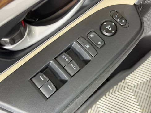 Used 2020 Honda CR-V Touring image 23