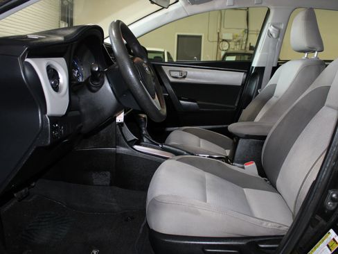 Used 2019 Toyota Corolla LE FWD image 8