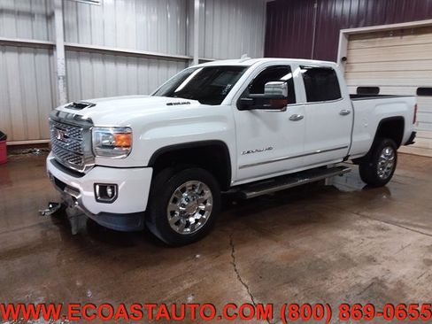 Used 2018 GMC Sierra 2500 Denali w/ Duramax Plus Package image 3