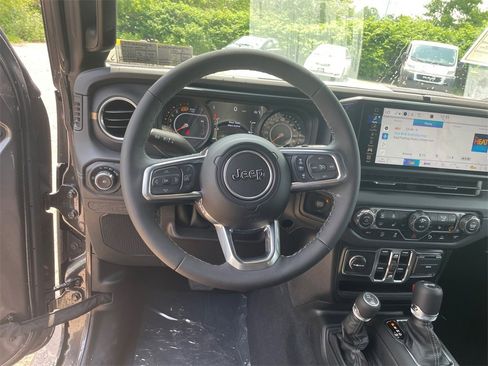 New 2025 Jeep Wrangler Sahara image 15