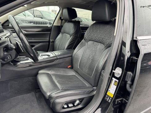 Used 2018 BMW 750i xDrive image 25