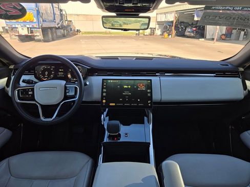 Used 2024 Land Rover Range Rover Sport SE image 18