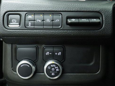 Used 2021 GMC Yukon XL Denali RWD image 9