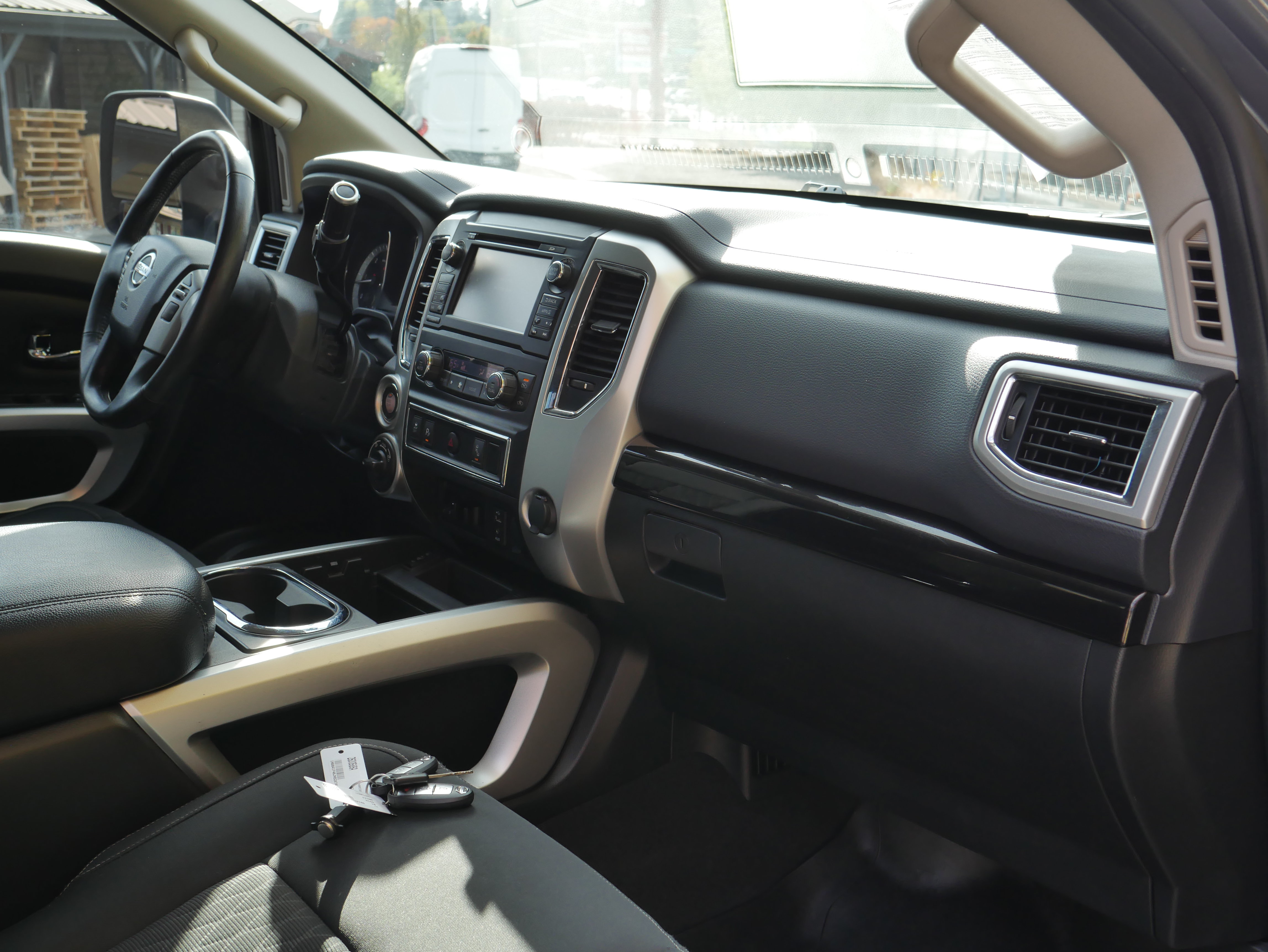 Used 2018 Nissan Titan SV w/ SV Convenience Package AWD/4WD image 24