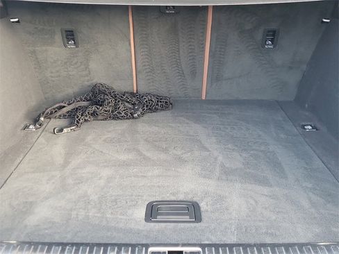 Used 2022 Audi e-tron Premium Plus w/ Premium Plus Package image 17