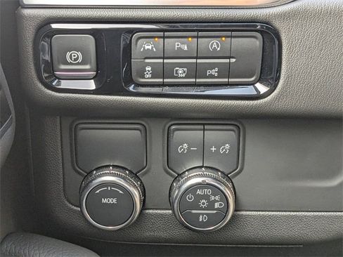 Used 2025 GMC Yukon Denali image 29