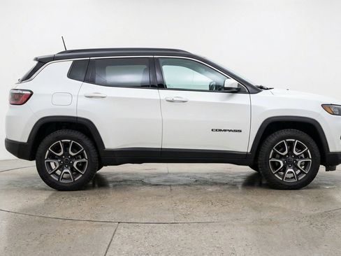 Used 2025 Jeep Compass Trailhawk AWD/4WD image 11