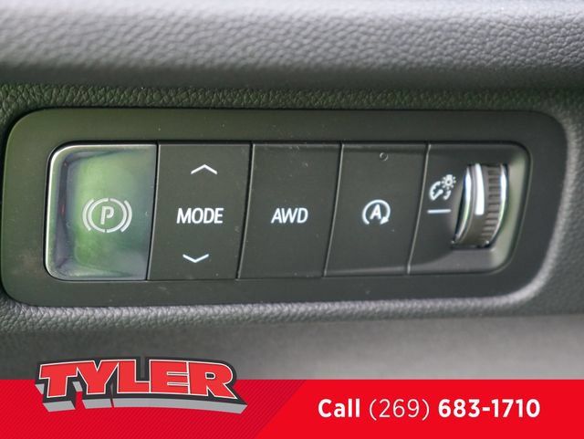 New 2026 Chevrolet Traverse LT w/ Driver Confidence Package AWD/4WD image 24
