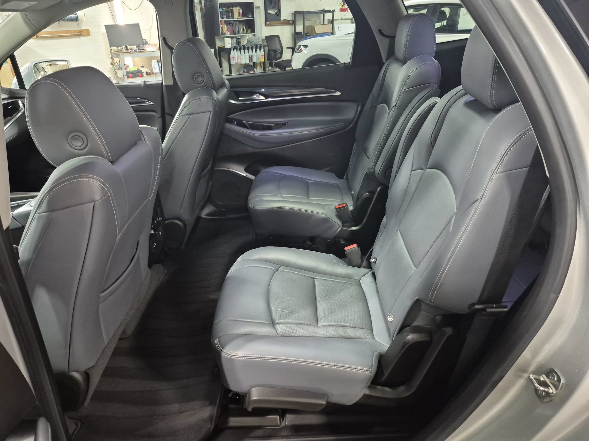 Used 2019 Buick Enclave Essence AWD/4WD image 25