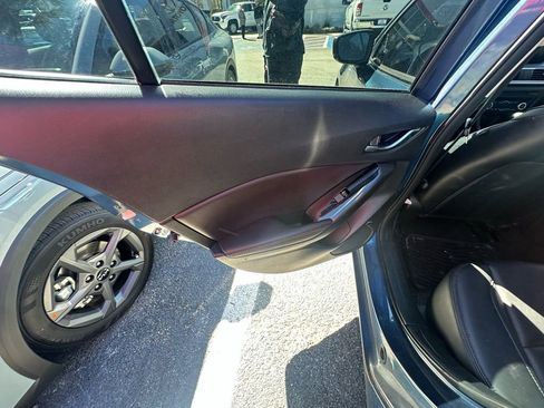 Used 2018 MAZDA MAZDA3 Touring image 11