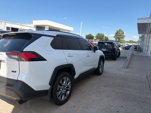 Used 2024 Toyota RAV4 XLE Premium FWD image 4