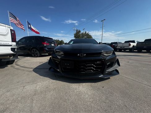 Used 2018 Chevrolet Camaro ZL1 RWD image 2