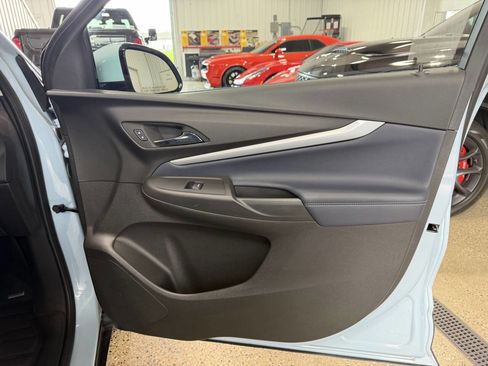 Used 2022 Chevrolet Bolt EUV LT w/ Convenience Package image 33