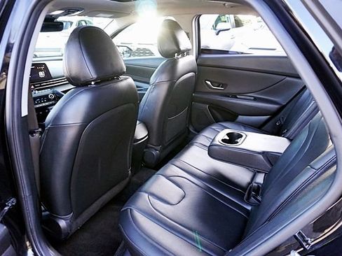 Used 2023 Hyundai Elantra Limited FWD image 17