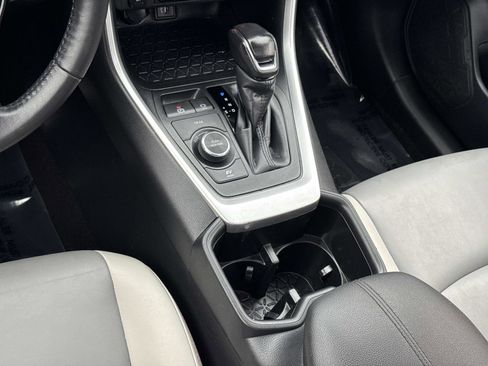 Used 2023 Toyota RAV4 XLE Premium image 5