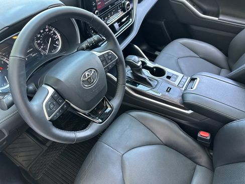 Used 2022 Toyota Highlander Limited image 10