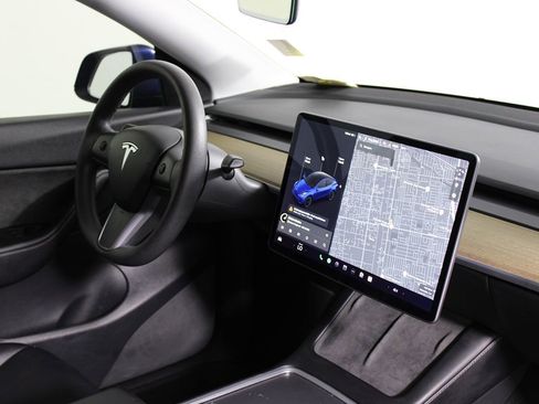 Used 2021 Tesla Model Y Long Range image 12