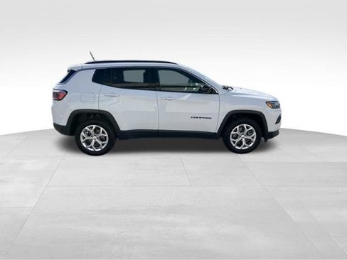 Used 2024 Jeep Compass Latitude AWD/4WD image 31