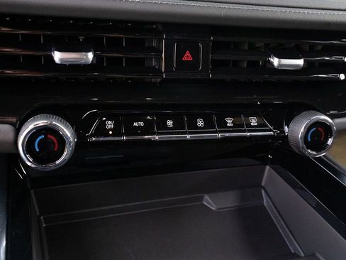 New 2025 Chevrolet Suburban LS image 21