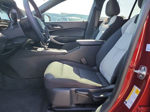 Used 2025 Chevrolet Trax RS FWD image 16
